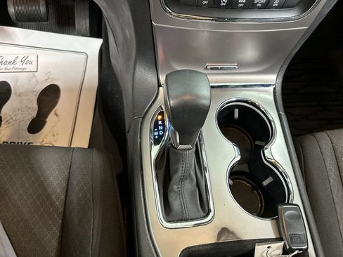 Used 2019 Jeep Grand Cherokee Laredo AWD/4WD image 17
