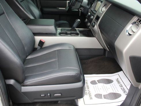 Used 2016 Ford Expedition XLT w/ Equipment Group 202A RWD image 8