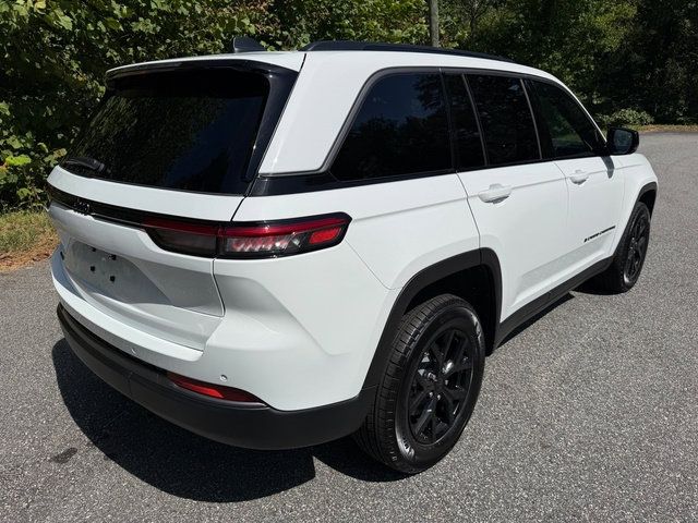Used 2026 Jeep Grand Cherokee Altitude AWD/4WD image 6