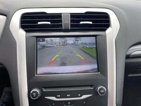 Used 2014 Ford Fusion SE image 9