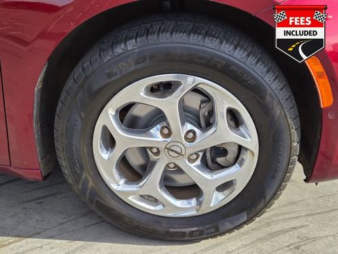 Used 2021 Chrysler Pacifica Limited w/ Premium & Safety Sphere Group AWD/4WD image 9
