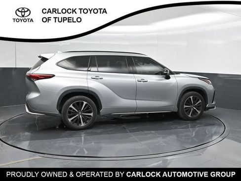 Used 2022 Toyota Highlander XSE FWD image 4