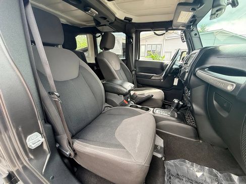 Used 2017 Jeep Wrangler Unlimited Sport AWD/4WD image 27