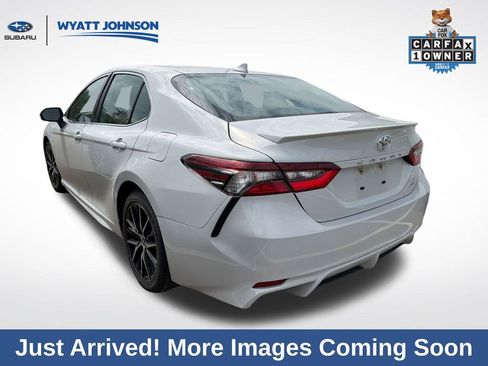 Used 2023 Toyota Camry SE image 3