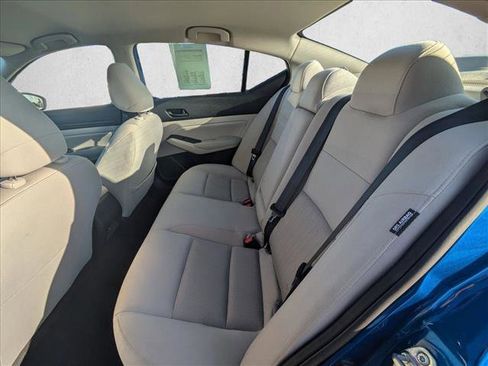 Used 2025 Nissan Altima 2.5 SV image 15