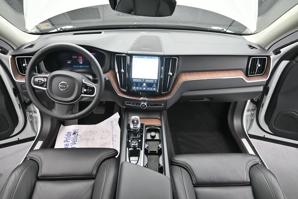 Certified 2024 Volvo XC60 B5 Ultimate w/ Protection Package Premier AWD/4WD image 21