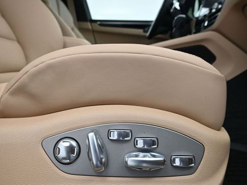 New 2026 Porsche Macan image 15