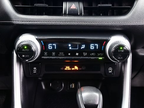 Used 2025 Toyota RAV4 XLE AWD/4WD image 20