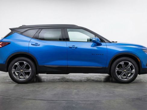 Used 2025 Chevrolet Blazer LT FWD image 11