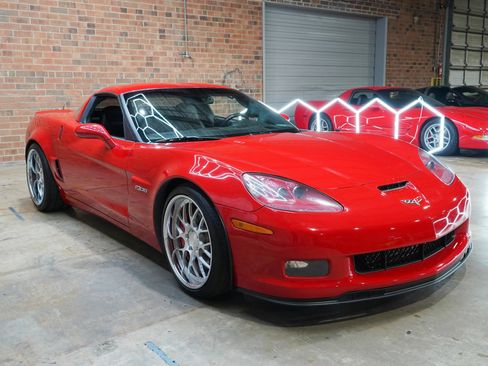 Used 2006 Chevrolet Corvette Z06 w/ Preferred Equipment Group RWD image 3