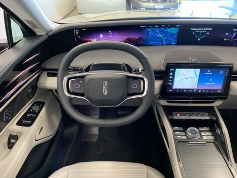 Used 2026 Lincoln Nautilus Reserve image 11