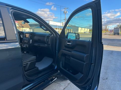 Used 2019 Chevrolet Silverado 1500 Custom w/ Custom Convenience Package image 17