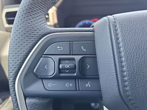 Used 2025 Toyota Tacoma TRD Sport AWD/4WD image 21