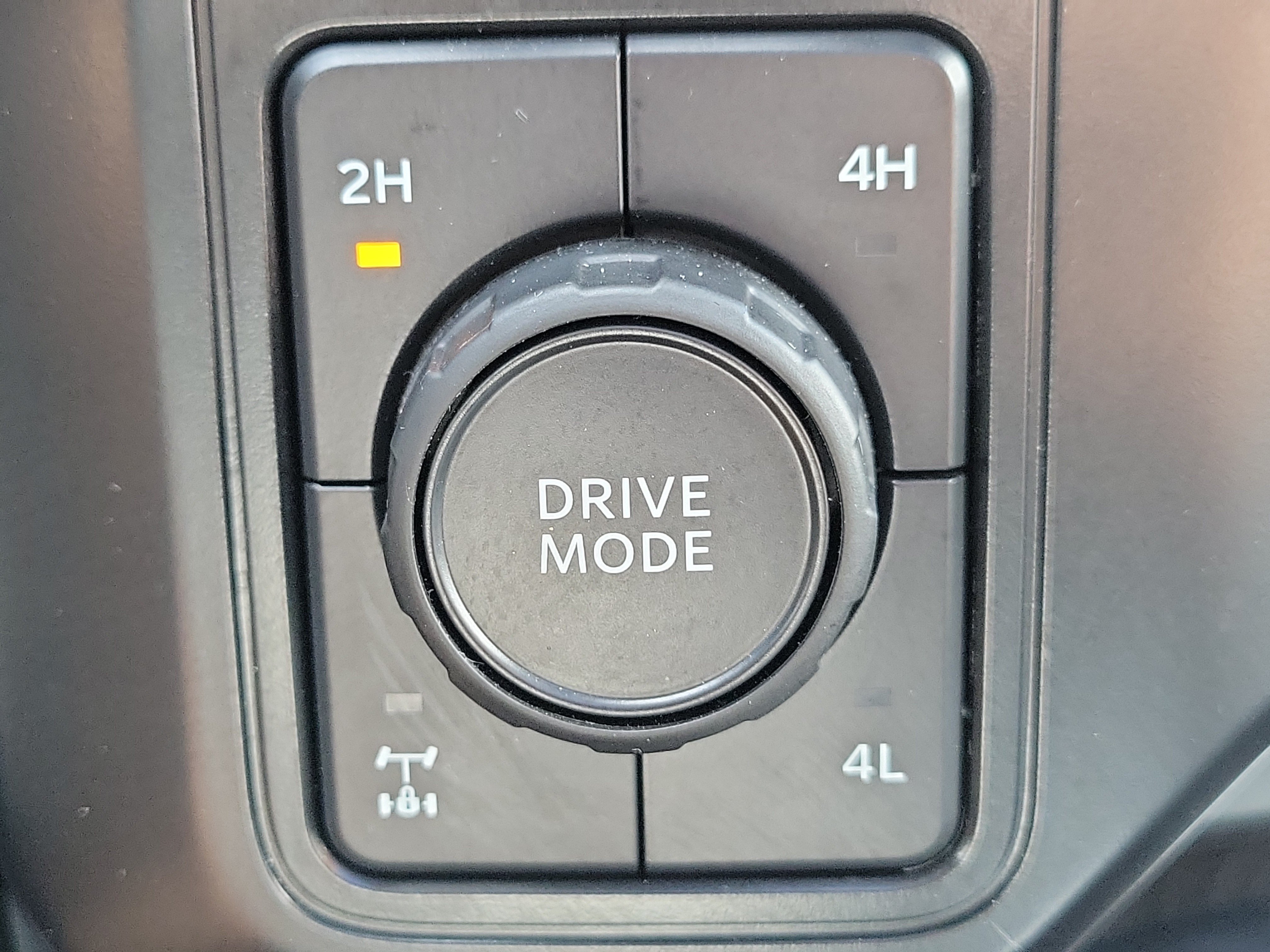 Used 2025 Ford F250 Platinum w/ FX4 Off-Road Package AWD/4WD image 33