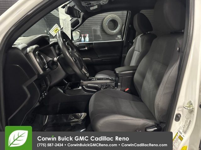 Used 2017 Toyota Tacoma TRD Off-Road AWD/4WD image 11