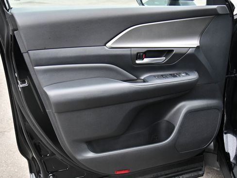 Used 2025 Toyota Grand Highlander AWD image 14