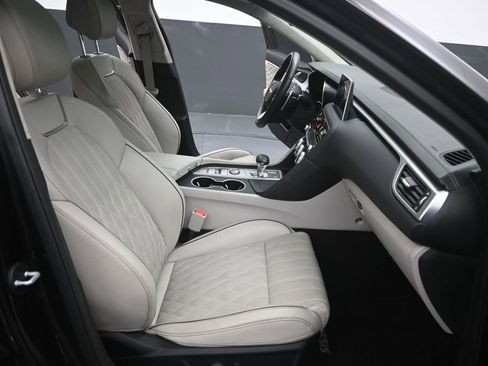 Used 2019 Genesis G70 2.0T Advanced w/ Dynamic Package RWD image 16