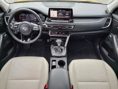 Used 2021 Kia Seltos SX w/ SX Sunroof Package image 16