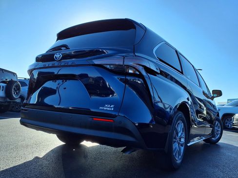 Used 2024 Toyota Sienna XLE image 37