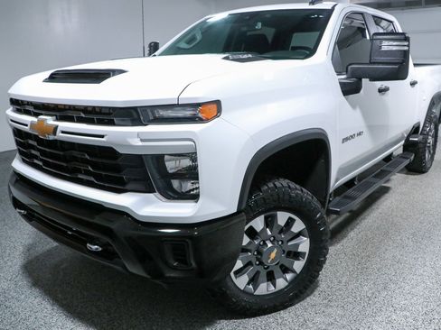 Used 2024 Chevrolet Silverado 2500 Custom w/ Custom Value Package AWD/4WD image 32