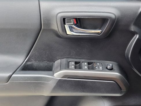 Used 2021 Toyota Tacoma TRD Sport w/ Technology Package AWD/4WD image 20
