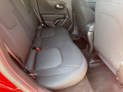 Used 2023 Jeep Renegade Latitude AWD/4WD image 19