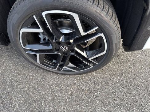 New 2026 Volkswagen Tiguan SEL R-Line image 10