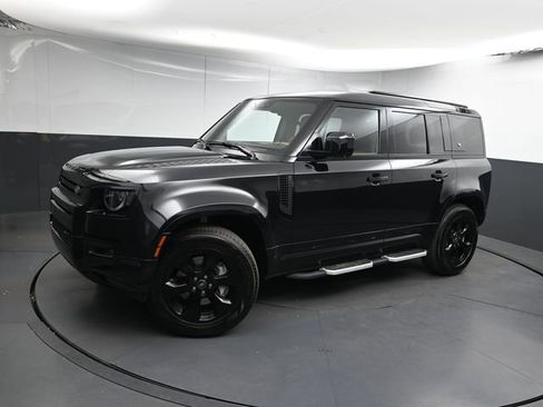 Used 2023 Land Rover Defender 110 X-Dynamic SE image 4