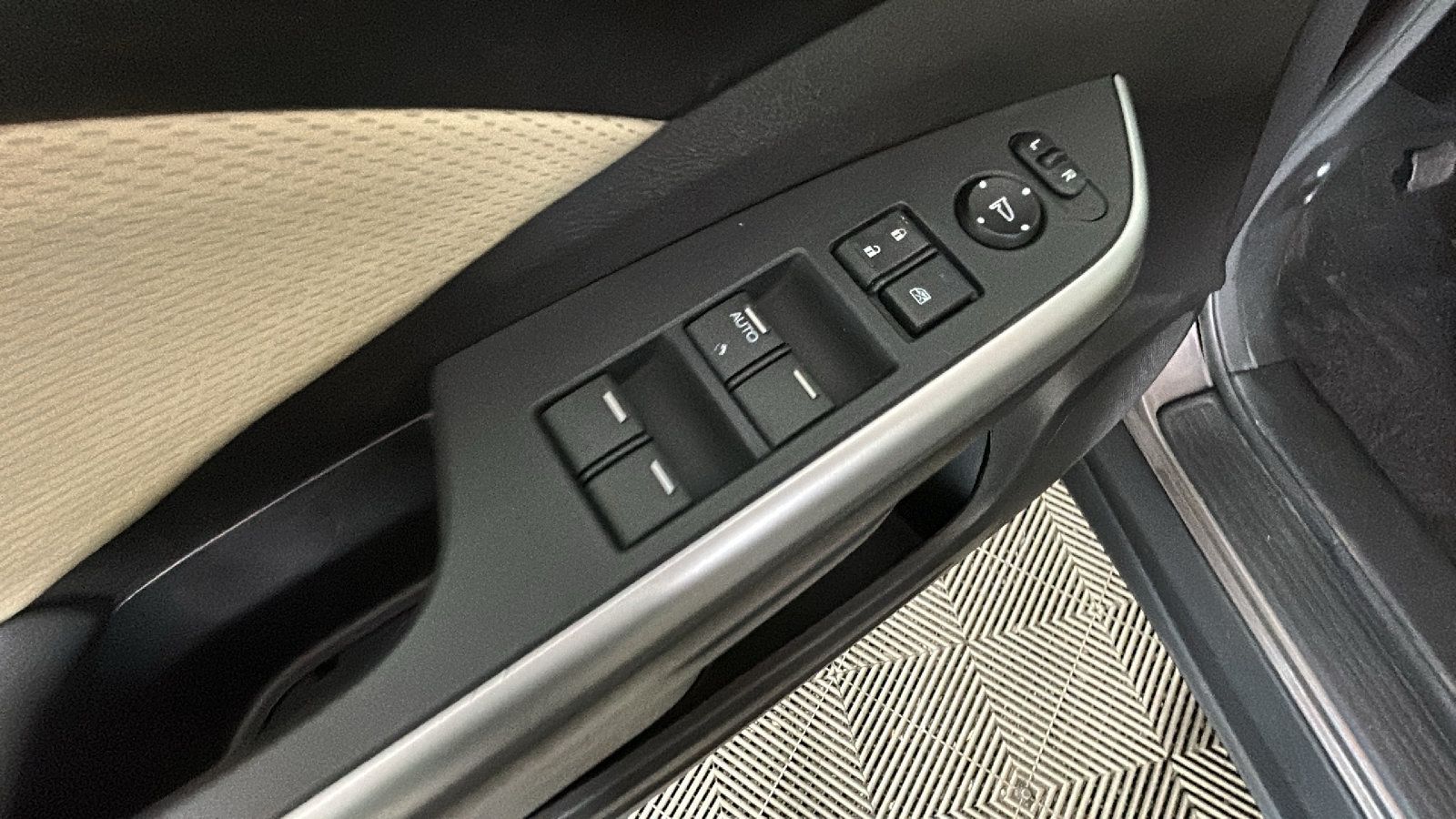 Used 2015 Honda CR-V EX-L image 11