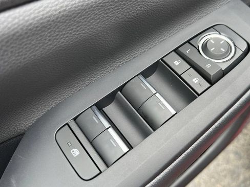 New 2026 Toyota Prius Plug-In Hybrid FWD image 32