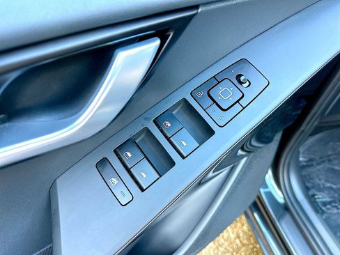 Used 2023 Kia Niro EX w/ EX Cold Weather Package image 15