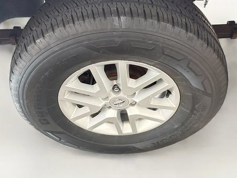 Used 2018 Nissan Frontier SV AWD/4WD image 28