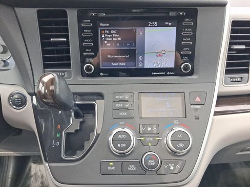 Used 2020 Toyota Sienna XLE Premium AWD/4WD image 13