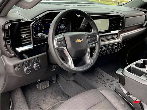 Used 2024 Chevrolet Silverado 1500 LT AWD/4WD image 18