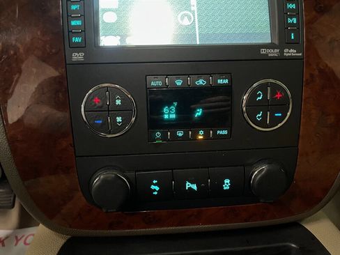 Used 2012 Chevrolet Suburban LTZ AWD/4WD image 20
