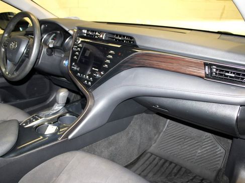 Used 2020 Toyota Camry LE image 23