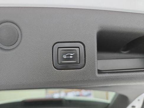 Used 2022 Chevrolet Equinox Premier image 13