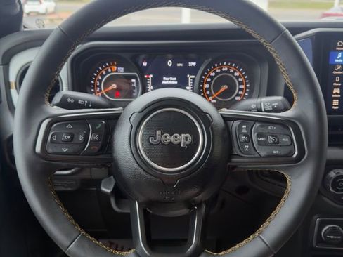 Used 2024 Jeep Gladiator Sport image 17