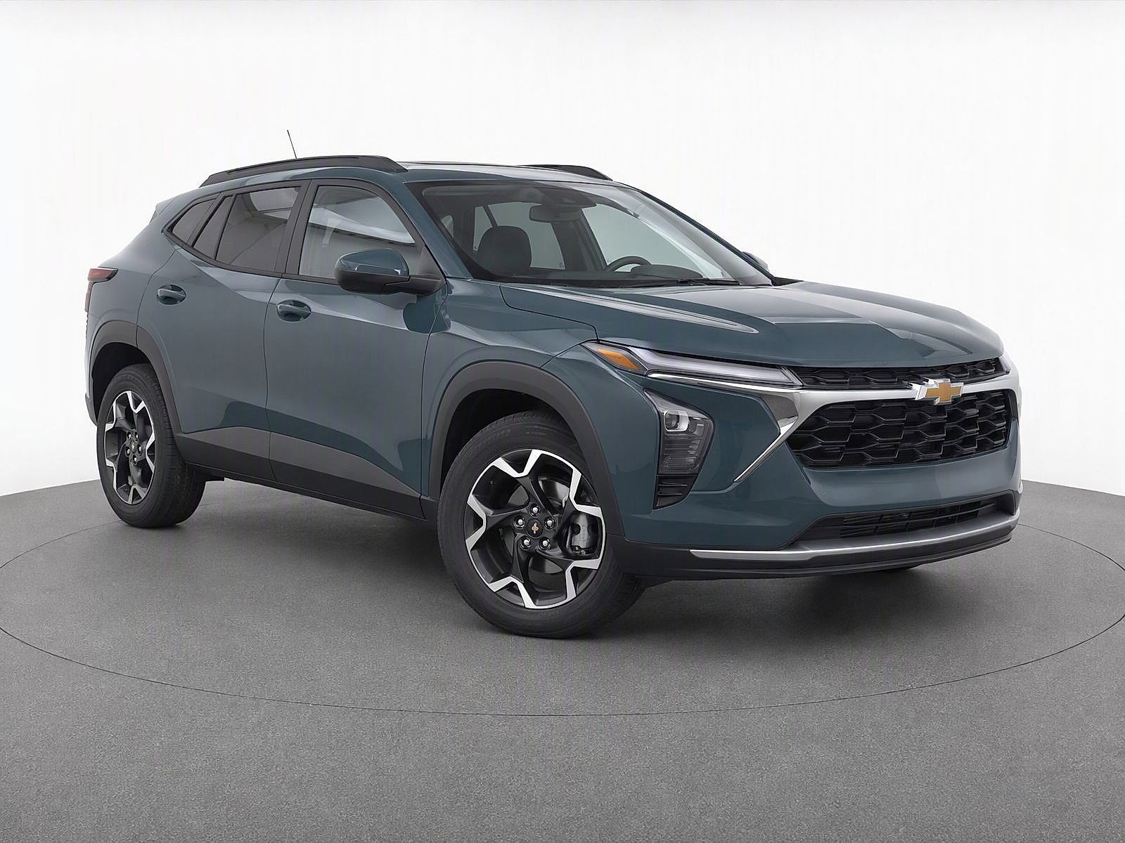 Used 2025 Chevrolet Trax LT w/ Driver Confidence Package FWD image 3