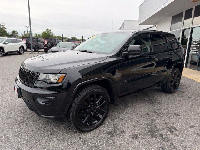 Used 2018 Jeep Grand Cherokee Altitude AWD/4WD image 23