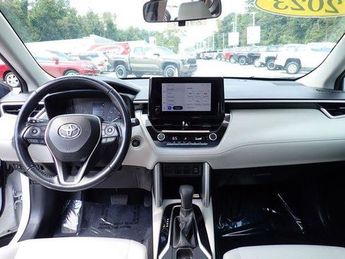 Certified 2023 Toyota Corolla Cross LE w/ Moonroof Package AWD/4WD image 19