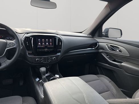 Used 2023 Chevrolet Traverse LT image 23