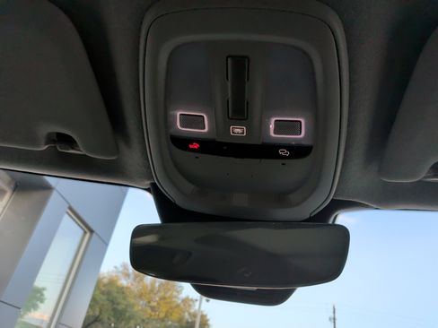 Used 2025 Volvo XC40 B5 Core image 27