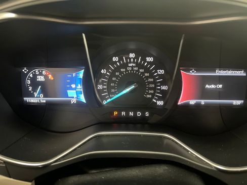 Used 2017 Ford Fusion SE w/ Fusion SE Technology Package image 18