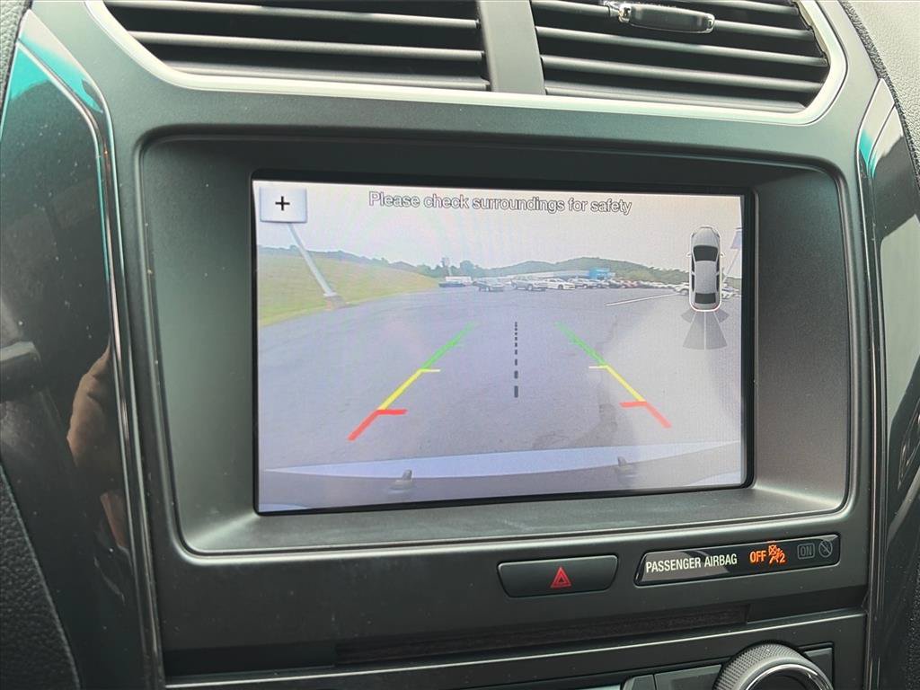 Used 2017 Ford Explorer XLT w/ Equipment Group 201A FWD image 12