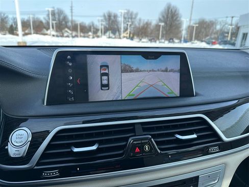Used 2018 BMW 740i xDrive image 31