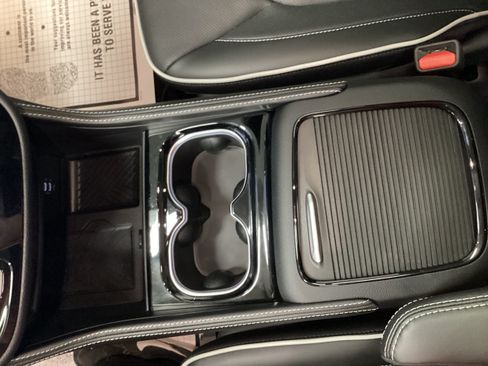 New 2027 Chrysler Pacifica Limited AWD/4WD image 34