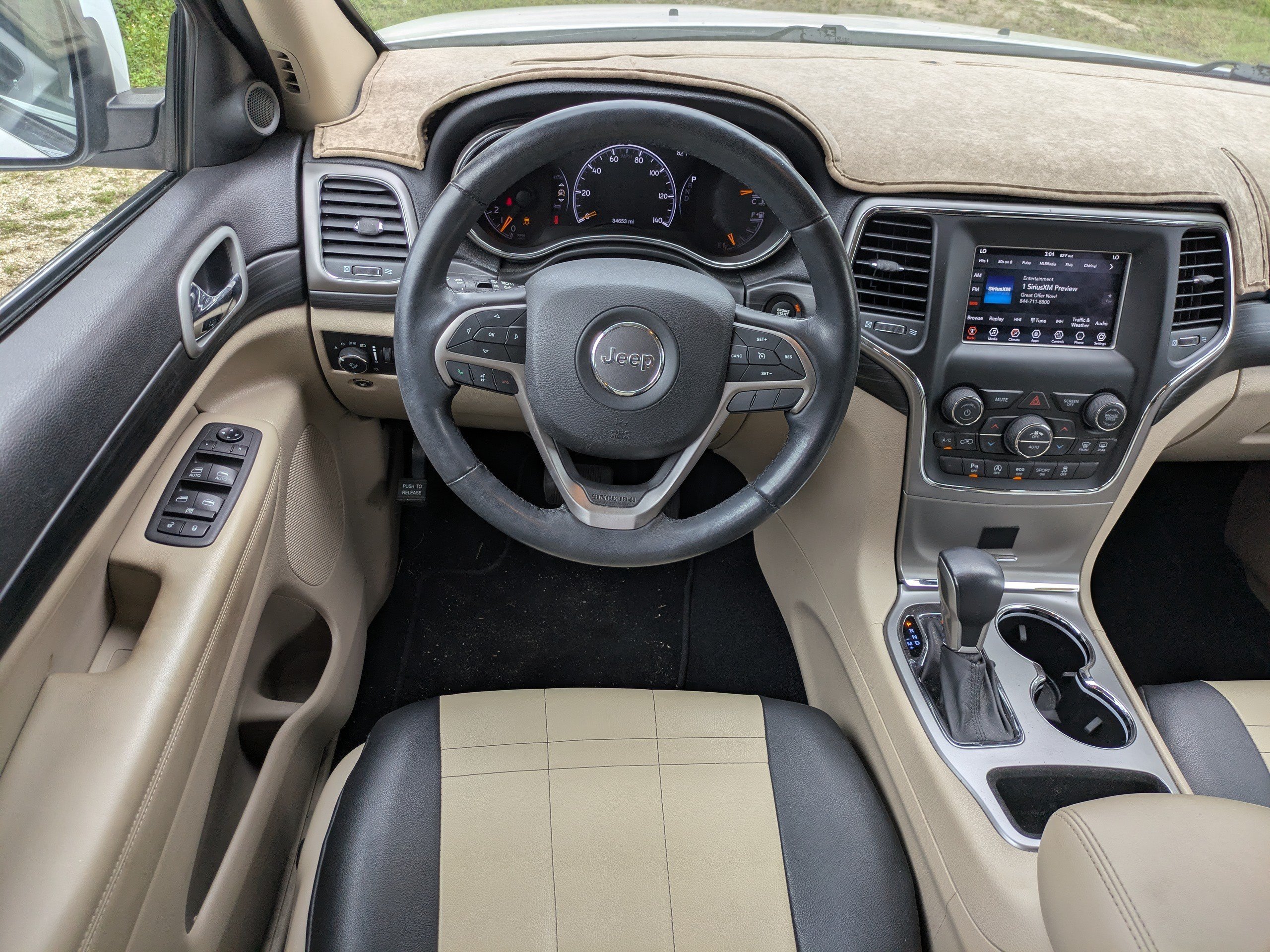 Used 2021 Jeep Grand Cherokee Laredo w/ Security & Convenience Group AWD/4WD image 15