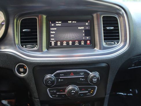 Used 2018 Dodge Charger SXT image 24