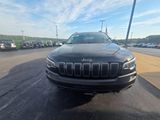 Used 2019 Jeep Cherokee Trailhawk image 2